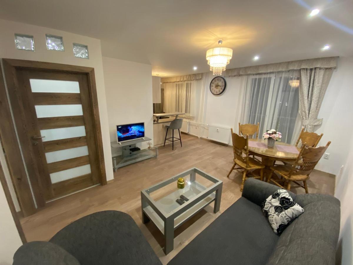 Diana Apartments บาร์เจโอ ภายนอก รูปภาพ